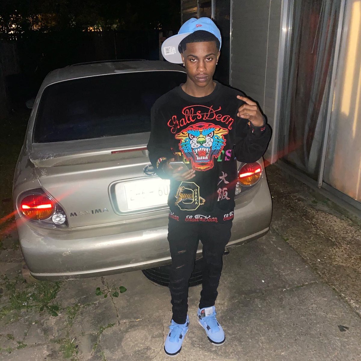 Bankroll_TM's tweet image. Before I Had Some Shoes I Was Stepping hard barefoot👣🔥
#BigSavage💚