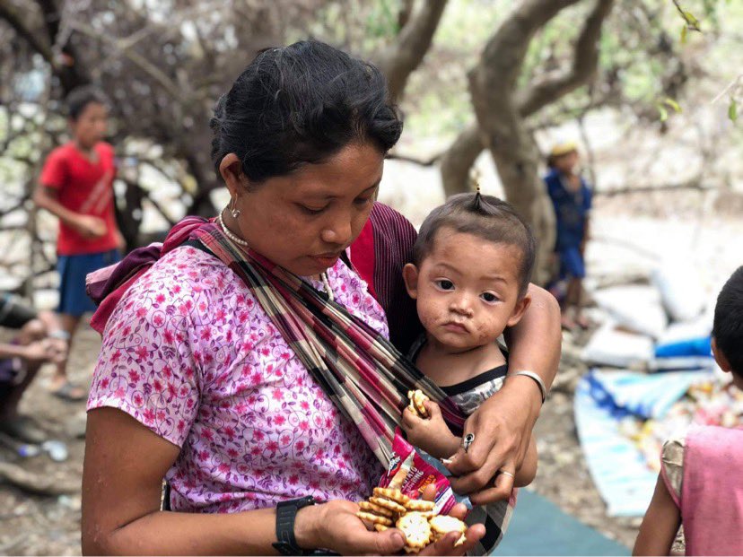 AutumnThet's tweet photo. 1/  Would like to share some of the #Metta team experience in delivering aid to one of the IDP camp inside Myanmar 

After the incident of 17th &amp; 19th April (the Myanmar army shooting at aid groups, including #Metta while trying to reach IDPs

#WhatsHappeningInMyanmar 
@poppymcp https://t.co/RRwVj5UM1g