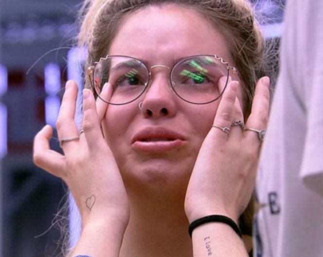flameprxncess's tweet photo. Viih vai para o paredão hoje né Brasil #BBB21 #ForaViihTube https://t.co/UkXErpC7Ga