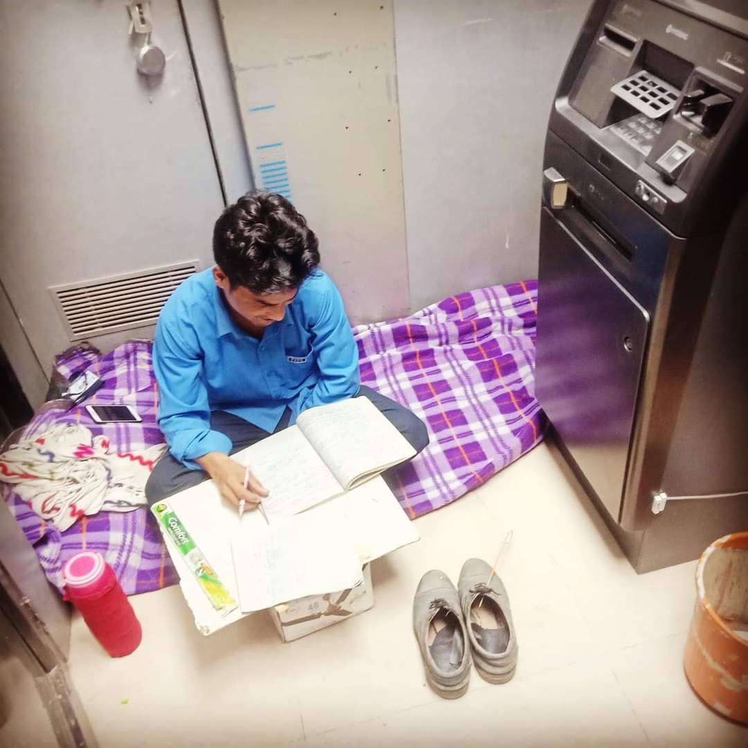 Navniet Sekera tweet media