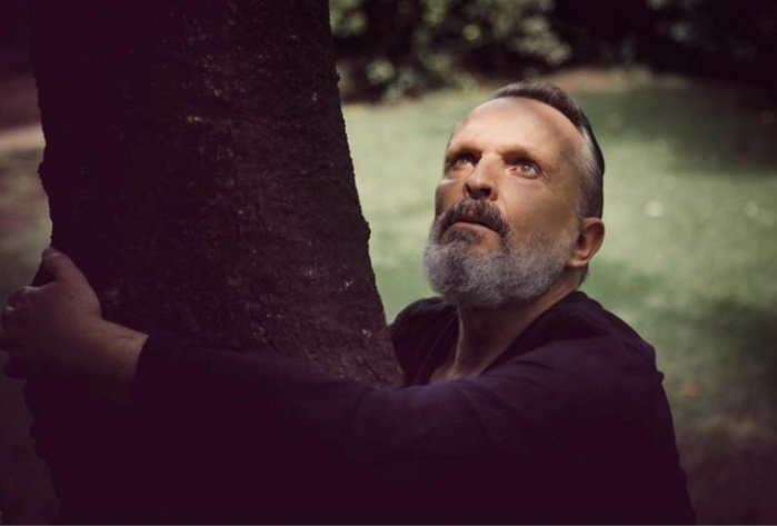 MBTodaunavida's tweet image. MIGUEL BOSÉ 💚 #earthday    
foto #JenniferPochat  @LaPochate  #MB   @boseofficial