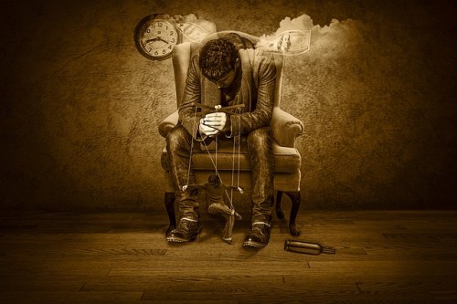 IbrahimBrah7's tweet photo. Carressant la nostalgie des jours passés ;
Oubliant d'embrasser la gaieté de l'instant présent ;
Berçant l'espoir d'un futur meilleur ;
L'on fini par se perdre.

#selfawareness https://t.co/WTOgXdWGsk