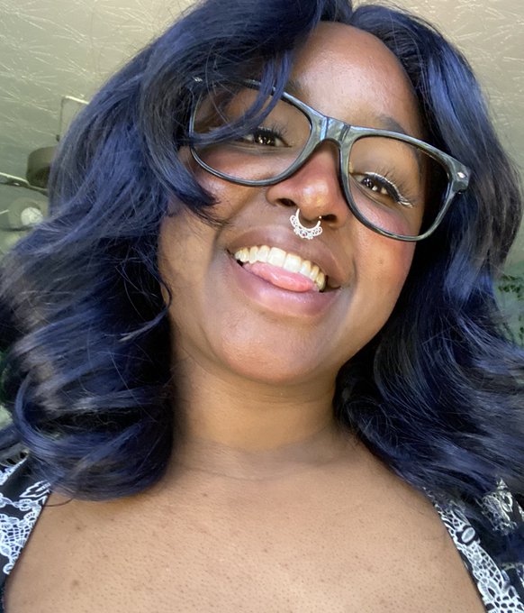 Do you think I&rsquo;m pretty? https://t.co/RX4txYsmWs