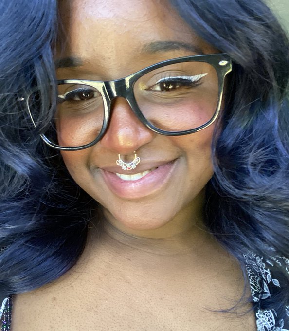 Do you think I&rsquo;m pretty? https://t.co/RX4txYsmWs