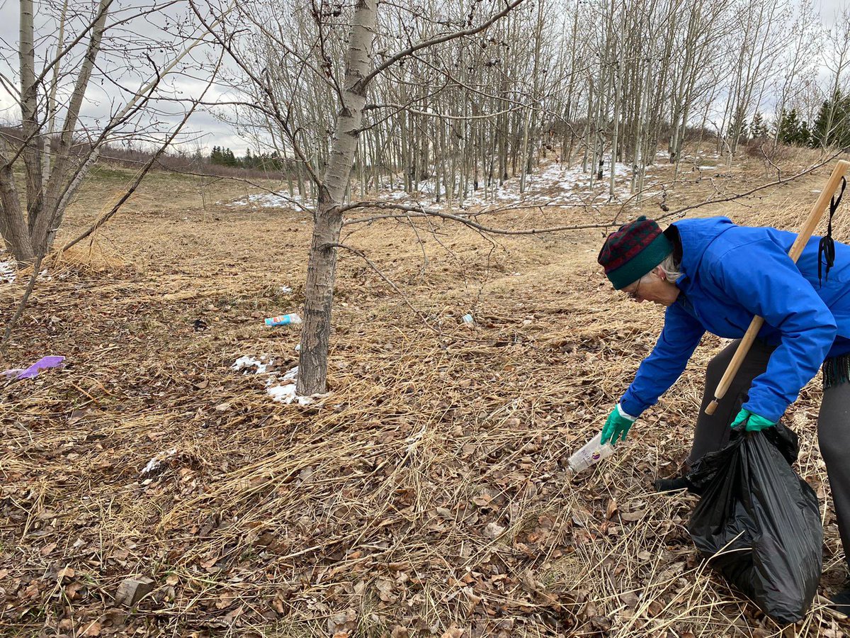 YYCEdgemont's tweet photo. Happy #earthday2021 . Great to have our volunteers out restoring our earth and community.   

#restoreourearth #earthday2021 #springcleanup #communityorangecrush #earthheros https://t.co/ZIsqVP4mFD