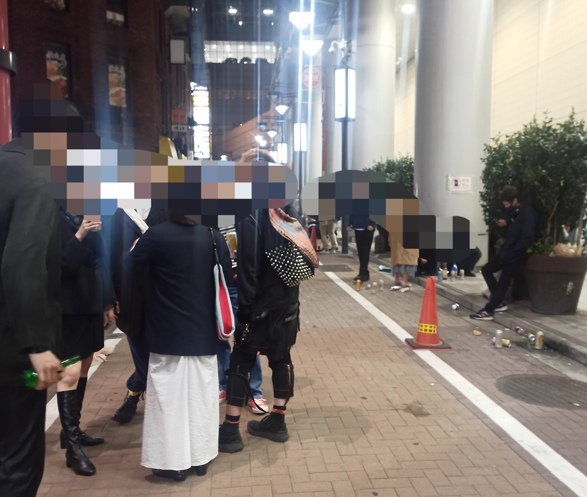 もはや無法地帯？夜の渋谷のマークシティ裏がマッドシティ化するwww