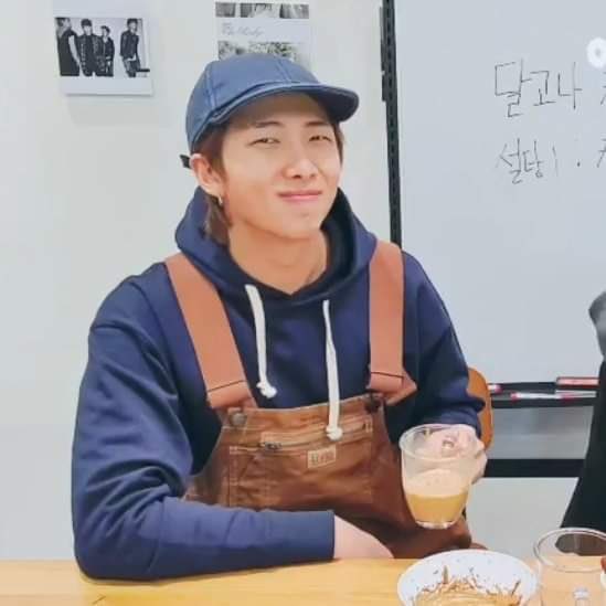 “Comedians who? I only know Kim Namjoon“ - a hilarious thread ;