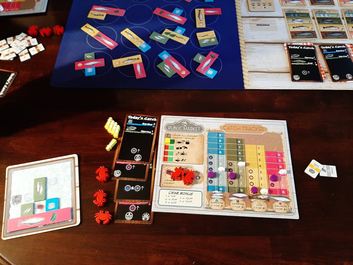 PhoenixEmerald4's tweet photo. First full play through of Public Market was so fun! Excited to play again. I can't get enough of the little fisher people 🎣,  the crabs 🦀, and the double layer player board! @TalonStrikes https://t.co/Xsphyks0cl