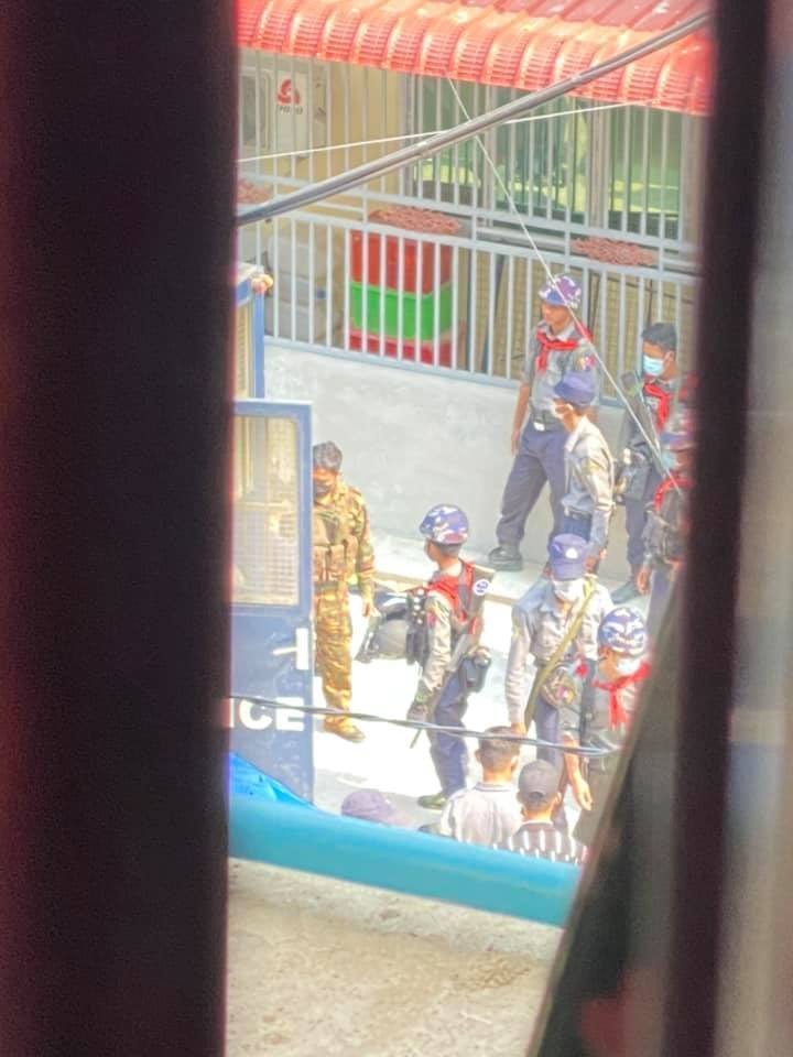 MilkTeaMM_MTAM's tweet photo. #Apr23Coup : Junta terrorists abducted 4 civilians again from Mya Yee Nandar Housing, #Mandalay at this morning.

ASEAN ACCEPT NUG
#ReleaseTheDetainees 
#WhatsHappeningInMyanmar https://t.co/9h1jw42A0P