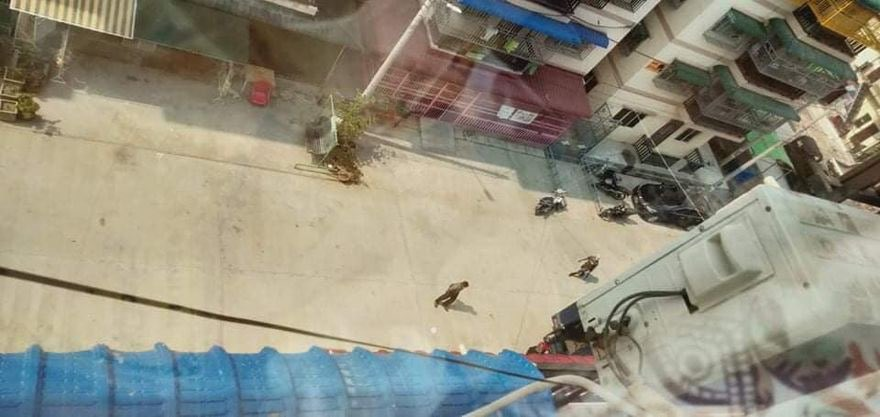 MilkTeaMM_MTAM's tweet photo. #Apr23Coup : Junta terrorists abducted 4 civilians again from Mya Yee Nandar Housing, #Mandalay at this morning.

ASEAN ACCEPT NUG
#ReleaseTheDetainees 
#WhatsHappeningInMyanmar https://t.co/9h1jw42A0P