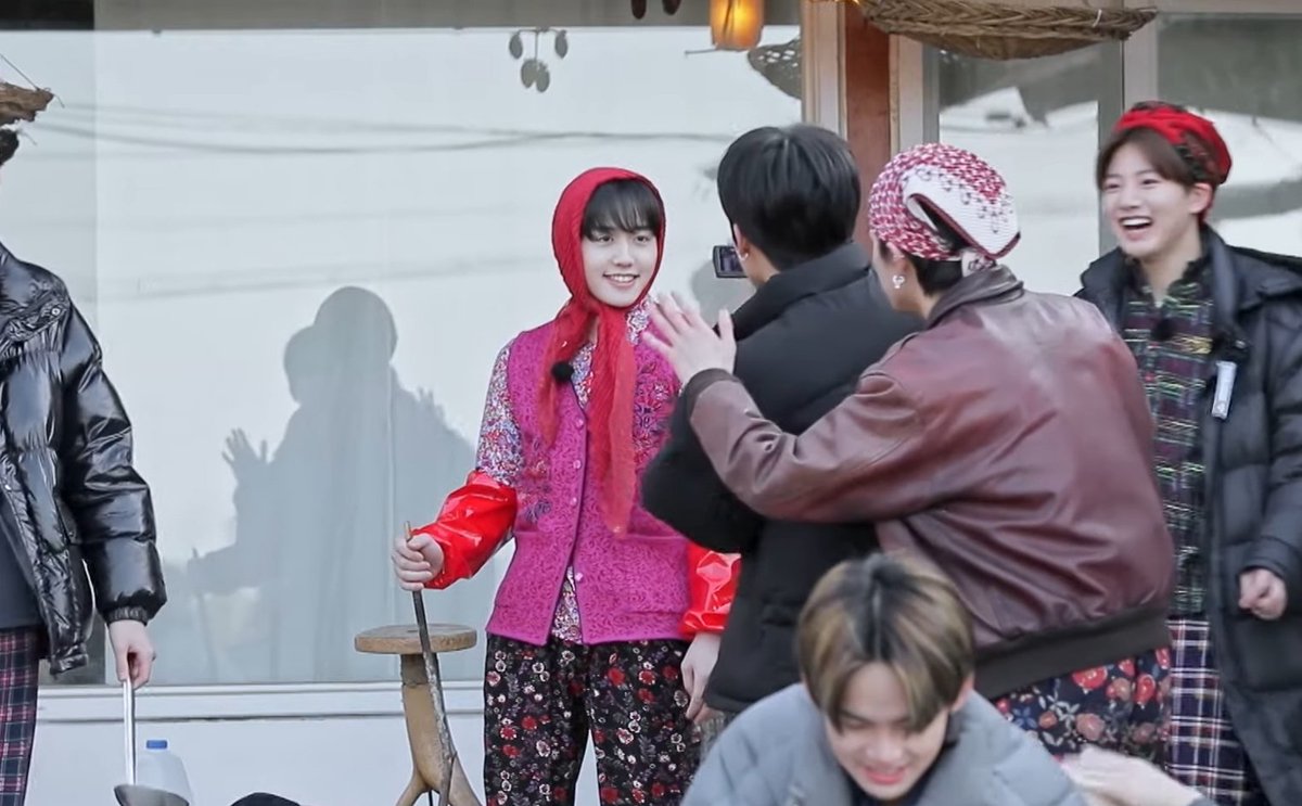 ล่าสุดเทรเช่อสร้างรายการเพลงเอง กำกับเอง แสดงเอง ประกาศรางวัลเองแล้วนะคะ😭✋🏻