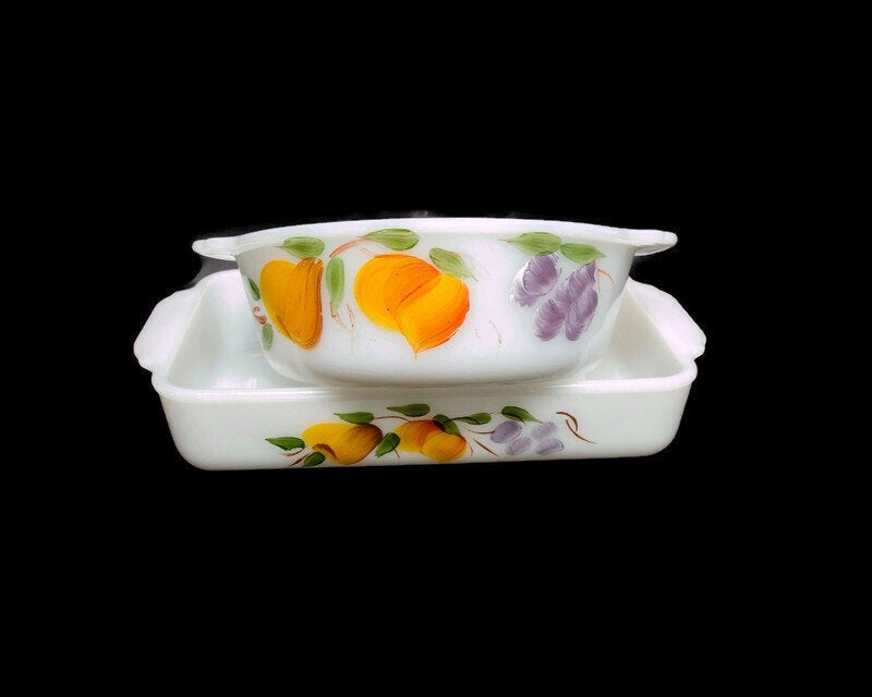 vintagegalleria's tweet image. Vintage Fire King Gay Fad Fruit Pattern 410 Baking Dishes Rectangle and Round Casseroles Made in USA Milk Glass etsy.me/3vqzS4H SHOP LINK IN BIO #fireking #gayfad #fruitpattern #bakingdishes #rectangleandround #firekingcasseroles #milkglass #madeinusa #etsy