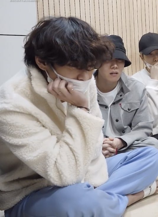 Taehyungimpact's tweet image. When Taehyung still wears Louis Vuitton for UNICEF&apos;s #MakeAPromise bracelet. Funds raised will support providing the essential interventions required to protect, save the lives of and ensure the rights of children 🥺🥺