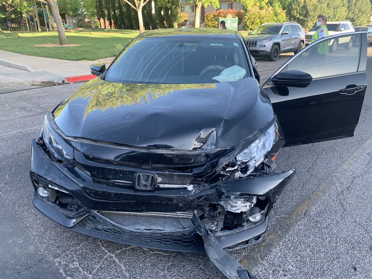 laurenlaird151's tweet photo. shoutout to @anneli_hope for being an amazing friend!! i got in a terrible car accident today and she called me a little later to make sure i am okay and is bringing me food! https://t.co/m1zKWqcczk