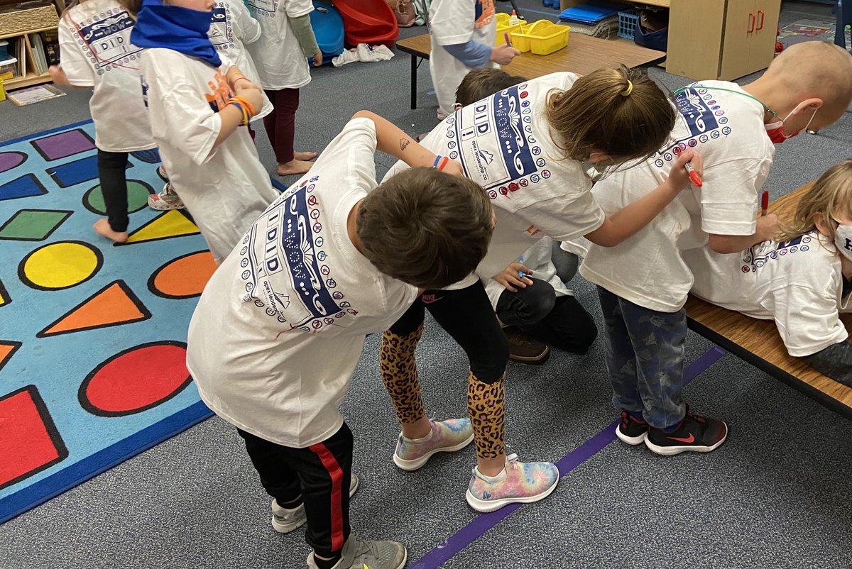 FaubionElement2's tweet photo. It’s always more fun when you get to mark off dance moves for your friends!! Kindergarten APEX virtual dance party fun!!!! https://t.co/UtyUeYvSd8