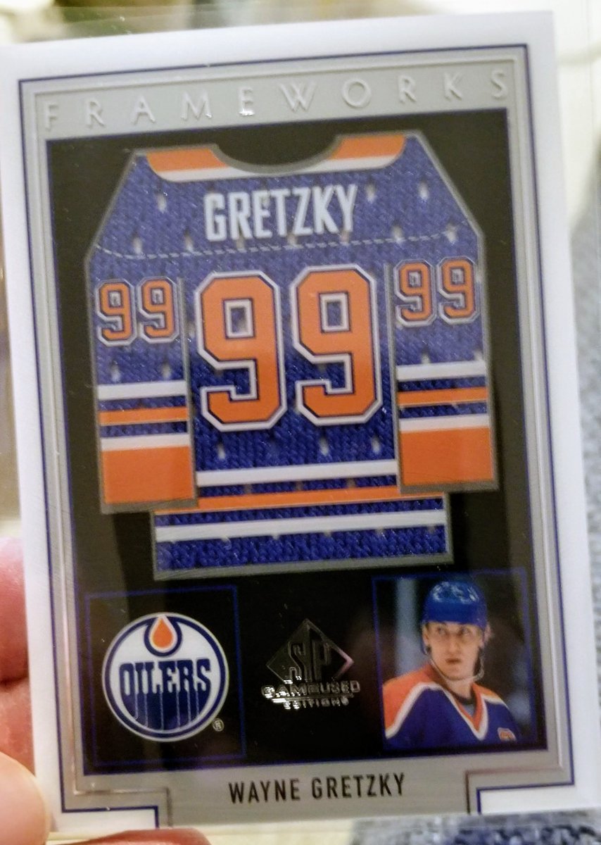 cardboredflexer's tweet photo. Love the design of this card. Large practice jersey swatch embedded in a Frameworks card from @UpperDeckSports @UpperDeckHockey SP Game Used. Doesn't get better than @WayneGretzky @SHOWYOURHITS @sportscards #TheHobby #Collect @EdmontonOilers @NHL https://t.co/M3PCgncwWd