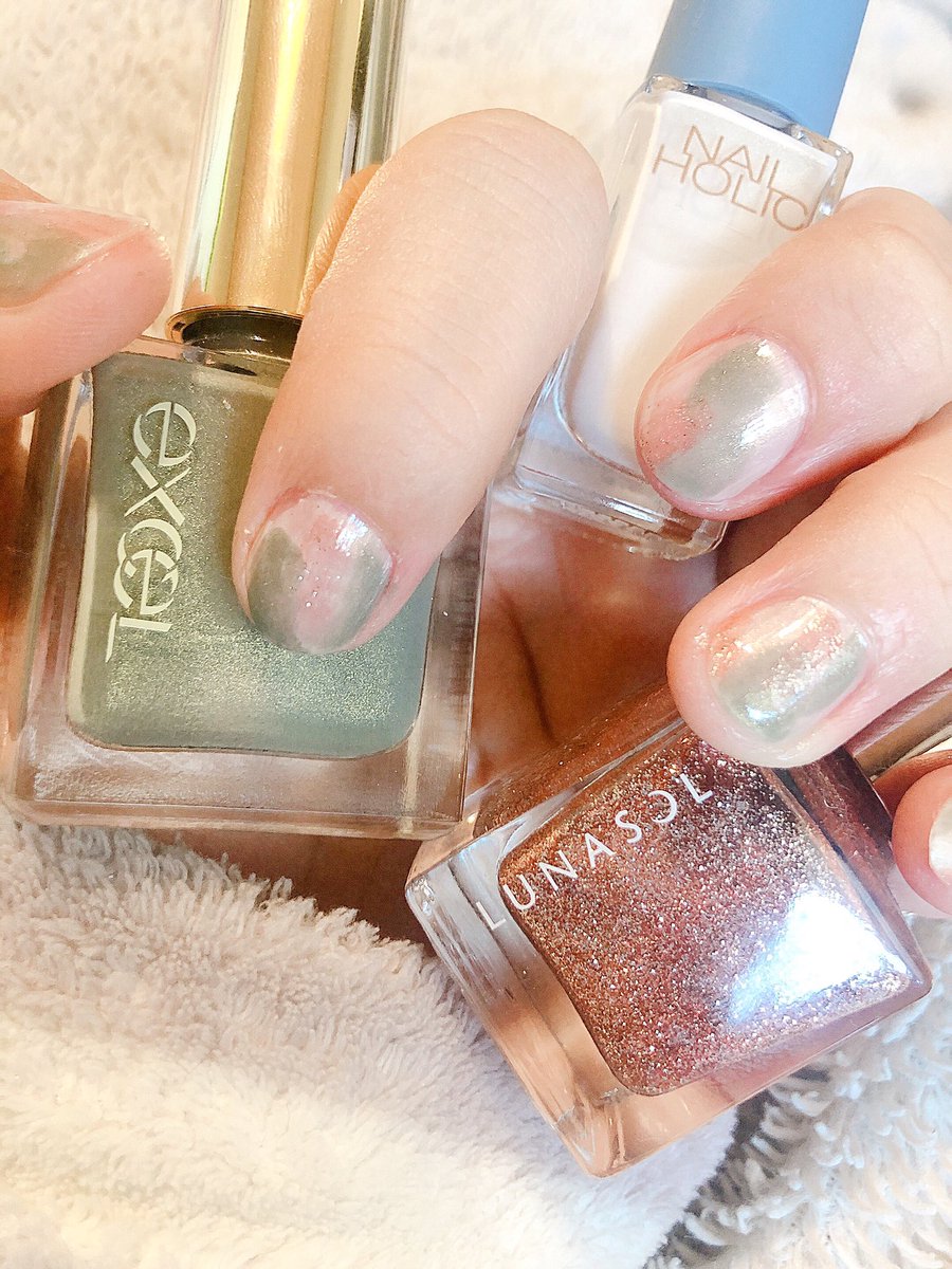 ট ইট র Sachi てきとーに塗るだけでちゃんと可愛い ブルベ冬だけど 爪先はくすみカラーでも合う このグリーンほんと好き Base Nail Holic Wt066 Green Excel ピスタチオパイ Rame Lunasol Shining Orange 今日の ネイル ネイルデザイン ネイルホリック