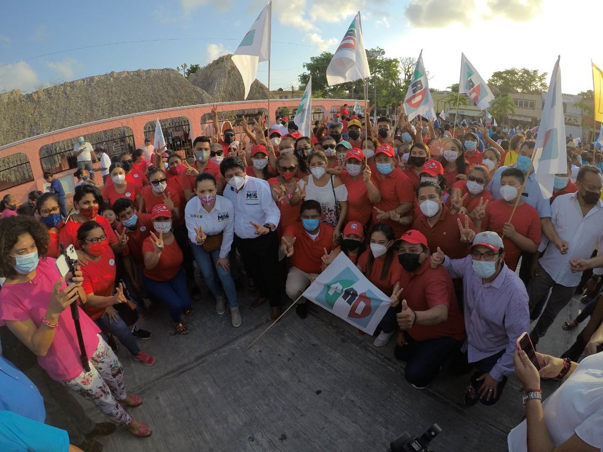 Amay_Lo's tweet photo. ¡¡Se ve, se siente, el @PRIQRooOficial @PRI_Nacional @MxTulum @MovPRImxOficial , 🇲🇽están presentes!! 👊🏻 #VaXMéxico #VaXTulum https://t.co/NSWrEkM2tn