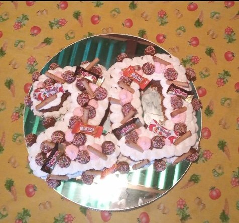 Ceciruiz22's tweet photo. Happy Birthday to me 🎂🎉#yummy https://t.co/Uk0Ebtmo19