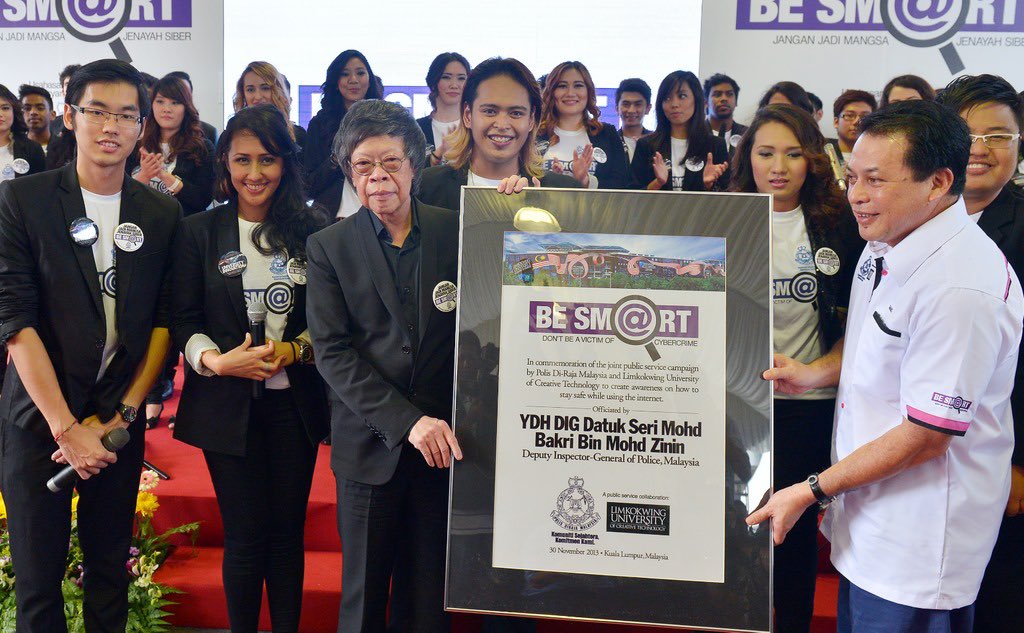 Limkokwing_KCH's tweet photo. In efforts to fight cyber-crime, Tan Sri Limkokwing's expertise extended to the Royal Malaysian Police (PDRM) with the launch of “Be Smart” – a crime prevention awareness campaign. PDRM’s website, designed by Limkokwing University won several international awards. #limkokwing50 https://t.co/77tHQVqpd4