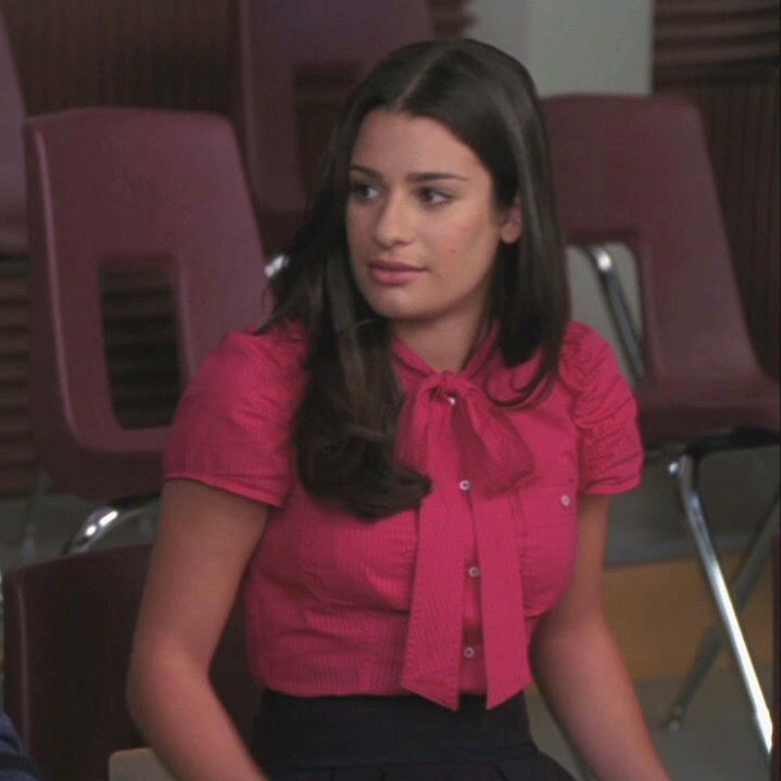 1x9 - wheelsPretty typical Rachel outfits