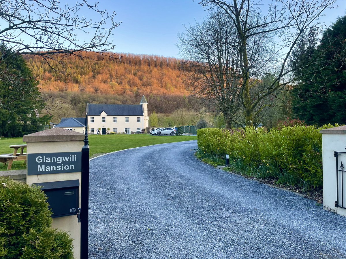 The Cambrian Mountains ❤️🏴⛰✨ (@visitcambmtns) on Twitter photo Noson anhygoel yn gweithio wedi’r machlud yn Llanllawddog.
📍@Glangwili Stargazer Cabin
After dark work ✨ last night in this southernmost part of the Cambrian Mountains of Wales🏴Like being in the Italian Alps. #Shwmae #Ciao
<a href="/AledHall/">Aled Hall 🏴</a> <a href="/ItsYourWales/">It's Your Wales</a> <a href="/UndiscoveredWal/">Undiscovered Wales</a> <a href="/brechfafund/">Brechfa Forest West Wind Farm Community Fund</a> Noson anhygoel yn gweithio wedi’r machlud yn Llanllawddog.
📍@Glangwili Stargazer Cabin
After dark work ✨ last night in this southernmost part of the Cambrian Mountains of Wales🏴Like being in the Italian Alps. #Shwmae #Ciao
<a href="/AledHall/">Aled Hall 🏴</a> <a href="/ItsYourWales/">It's Your Wales</a> <a href="/UndiscoveredWal/">Undiscovered Wales</a> <a href="/brechfafund/">Brechfa Forest West Wind Farm Community Fund</a>