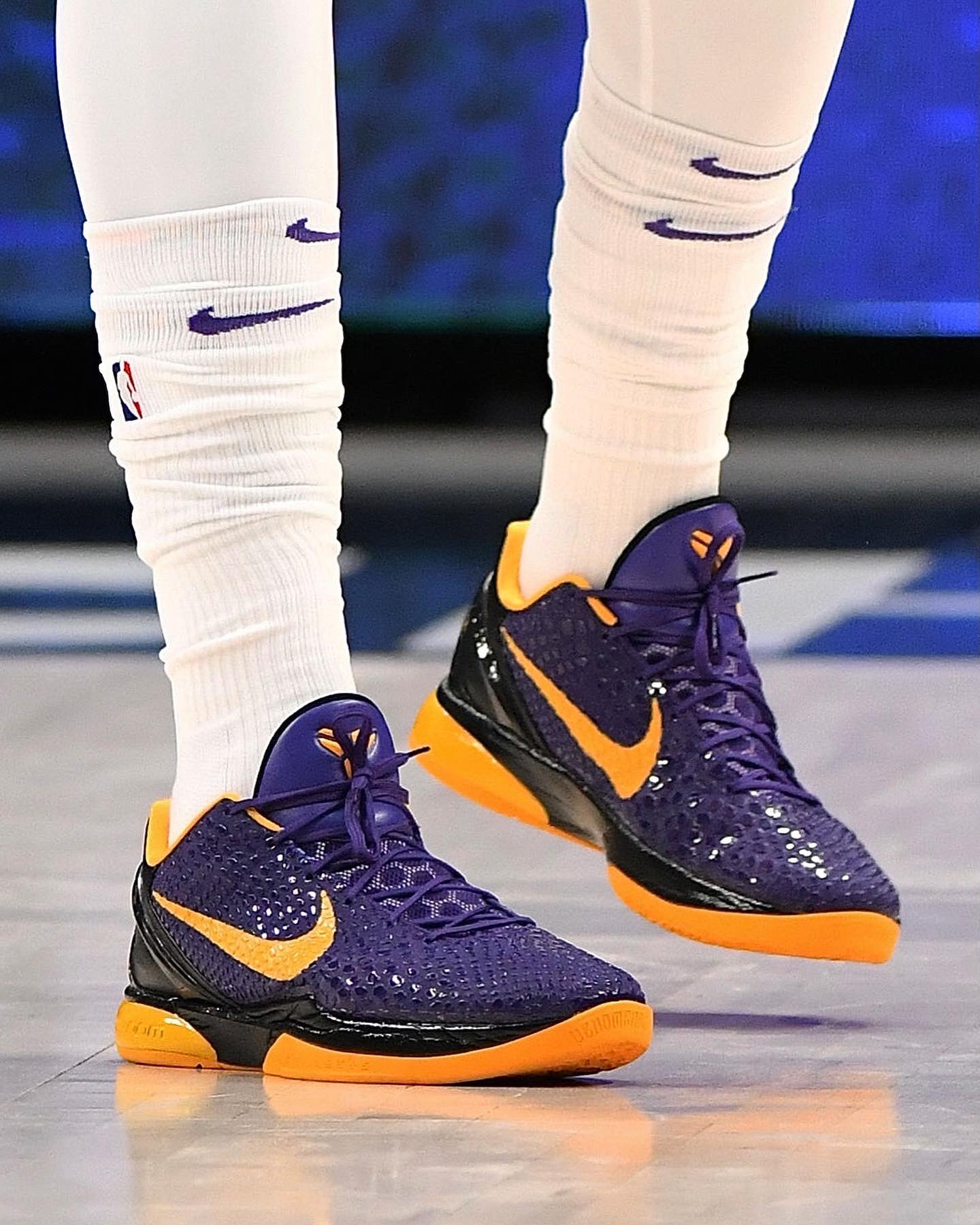 Anthony Davis wearing an Icy Kobe 6 on the court today. : r/Sneakers