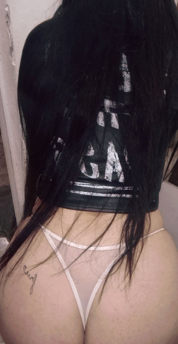 luliloove23's tweet photo. Tengo muchas ganas de brincar así arriba de una hermosa pija 🔥🔥 

Quien se ofrece? 

RT y ❤️ si te ofreces a qué te coja bien rico https://t.co/rnjyIKZan8