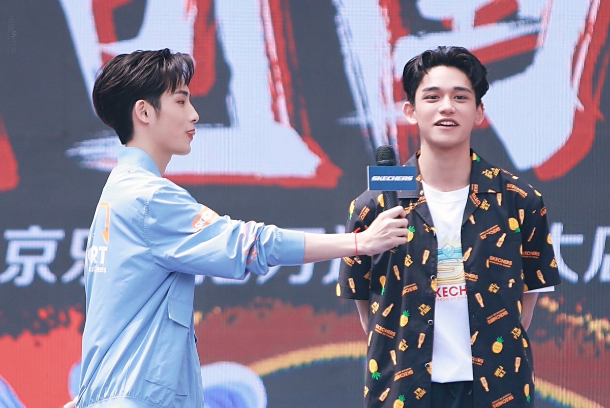 OrangeHarbor_'s tweet photo. #동카스 #港昀 #DONGCAS #WayV  #NCT 

Side by side

210423 Skechers https://t.co/TYgL9ZNAmE