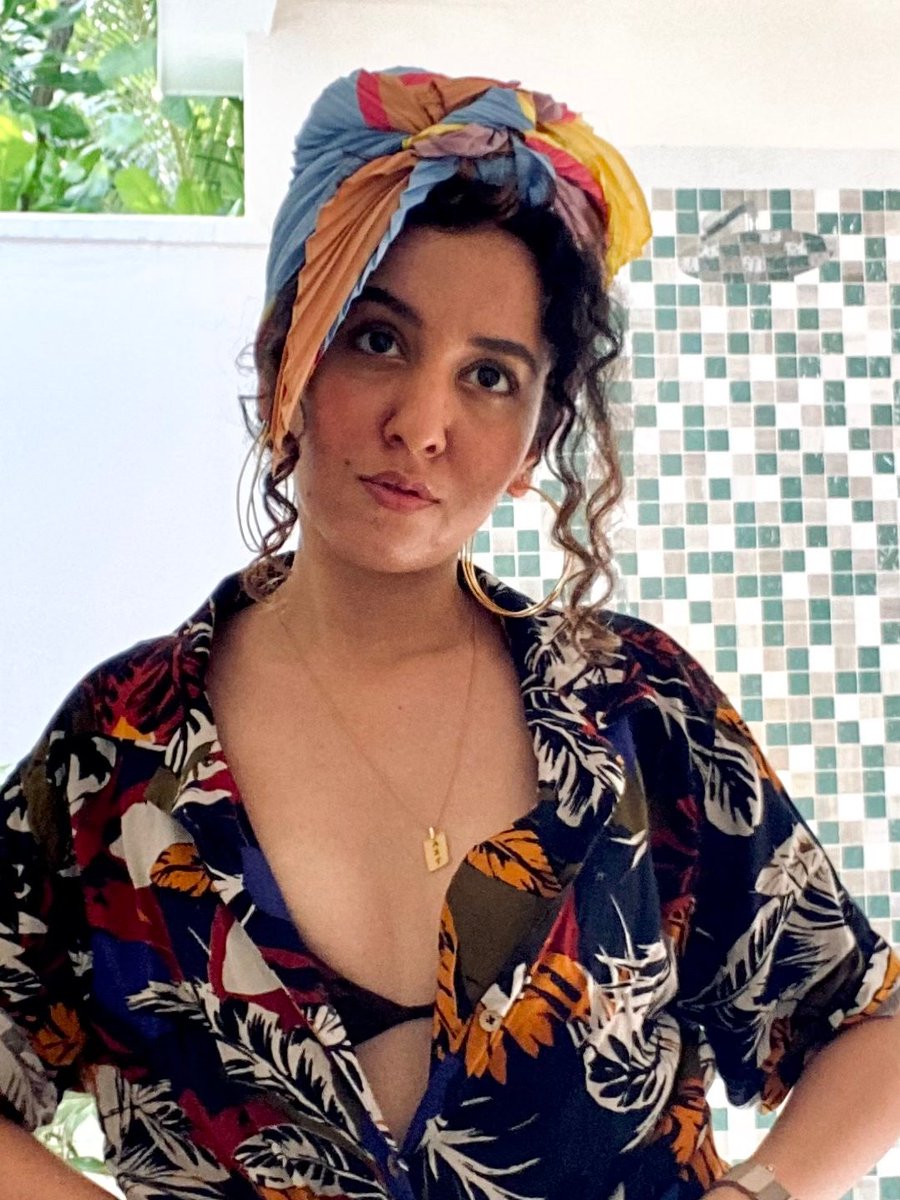 AnushkaMulch's tweet photo. No srsly, this scarf love is real
Somebody stop me?
#SummerLove https://t.co/egttfwstI7