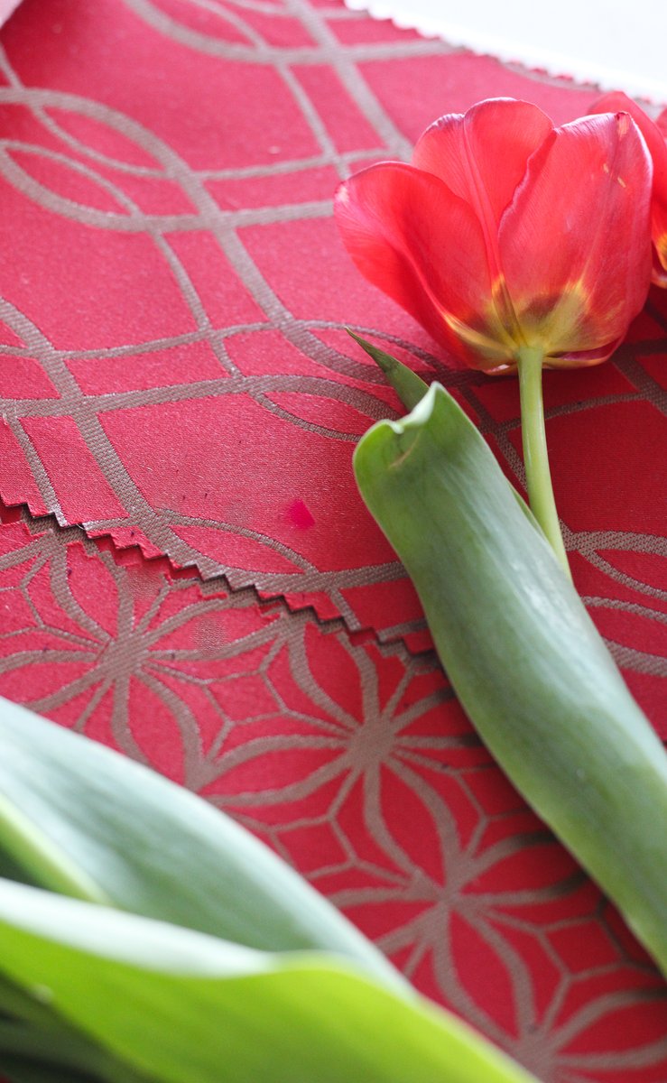 BridgeInteriorC's tweet image. We love a traditional print in an unexpected colour way!🌹
From KOBE, the Enchanted collection holds a mix of beautiful traditional prints in varying colourways. 

We love this fun pop of colour to add some life to a room scheme.