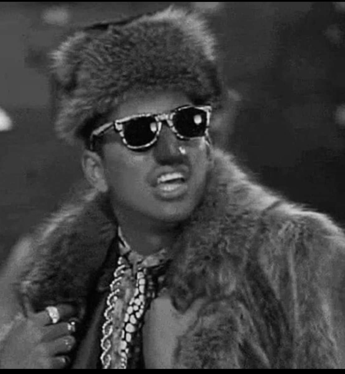 Lesdoggg's tweet image. Damn another gone!! 57 is not old damnit!! We was just dancing to his song!! RIP SHOCK G!!