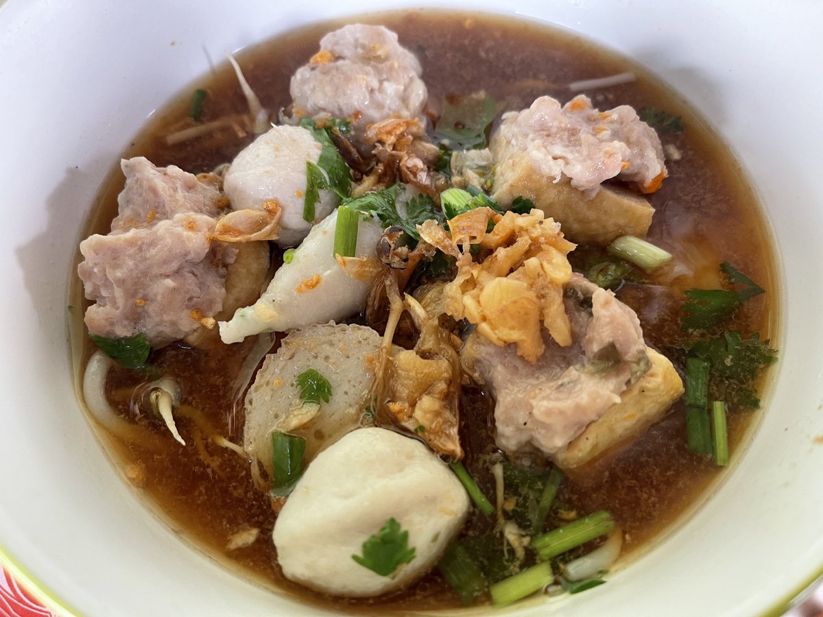 pattyzian's tweet photo. ร้านก๋วยเตี๋ยวแคระ อร่อยดีน้ำซุปเริ่ดดดด

#BangSaphan #บางสะพาน https://t.co/EdVZENt8NP