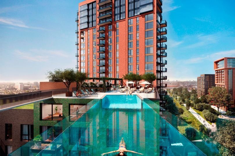 стеклянный бассейн в лондоне. лондон отели бассейн. бассейны между. бассейн aura skypool. бассейны между.