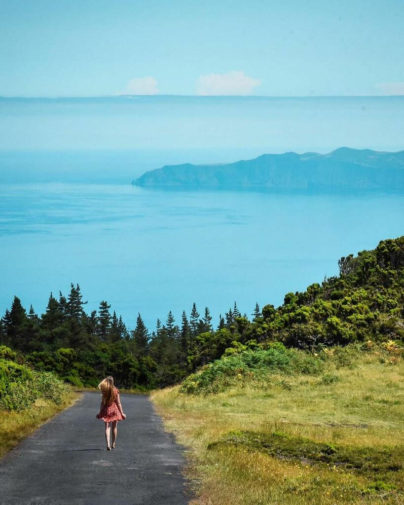 AzoresWhatElse's tweet photo. Photo by @lavaliseafleurs Balade avec vue sur ce petit paradis bleu !
On arrive bientôt au bout de notre série sur les Acores, on espère que ça vous aura plu, encore une fois pour ceux qui aiment les destinations nature on vous recommande à 100% !!
_
#azoresislands #visitp… https://t.co/gJkl2ku9fm