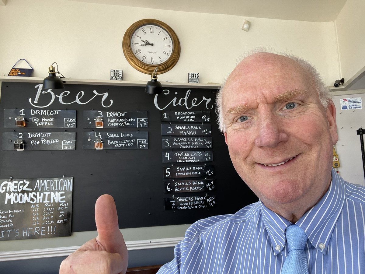 draycotttap's tweet photo. Greg says “COME ON DOWN”. Great selection of #beer & #cider. £2.50 a pint for our #takeaway service. THU/FRI 5-7pm, SAT 12-4pm. Don’t forget our delivery service available through our website. #ssvasky #realale #gin #craftbeer #artisanbeer https://t.co/jQkYsseEJL