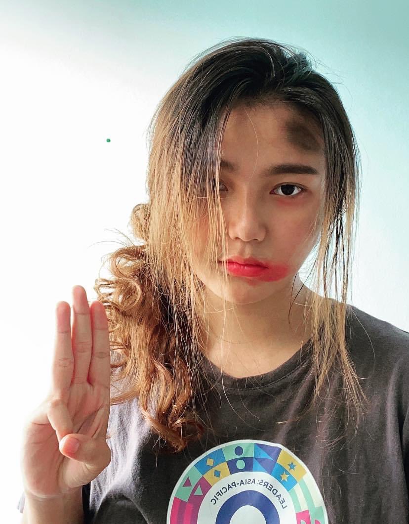 zaw_athens's tweet image. Myanmar women put on make-up and staged strike as many women are being assaulted physically, mentally and also reportedly sexual harassment by junta’s forces. They called on UN women to take action. 

#WhatsHappeningInMyanmar