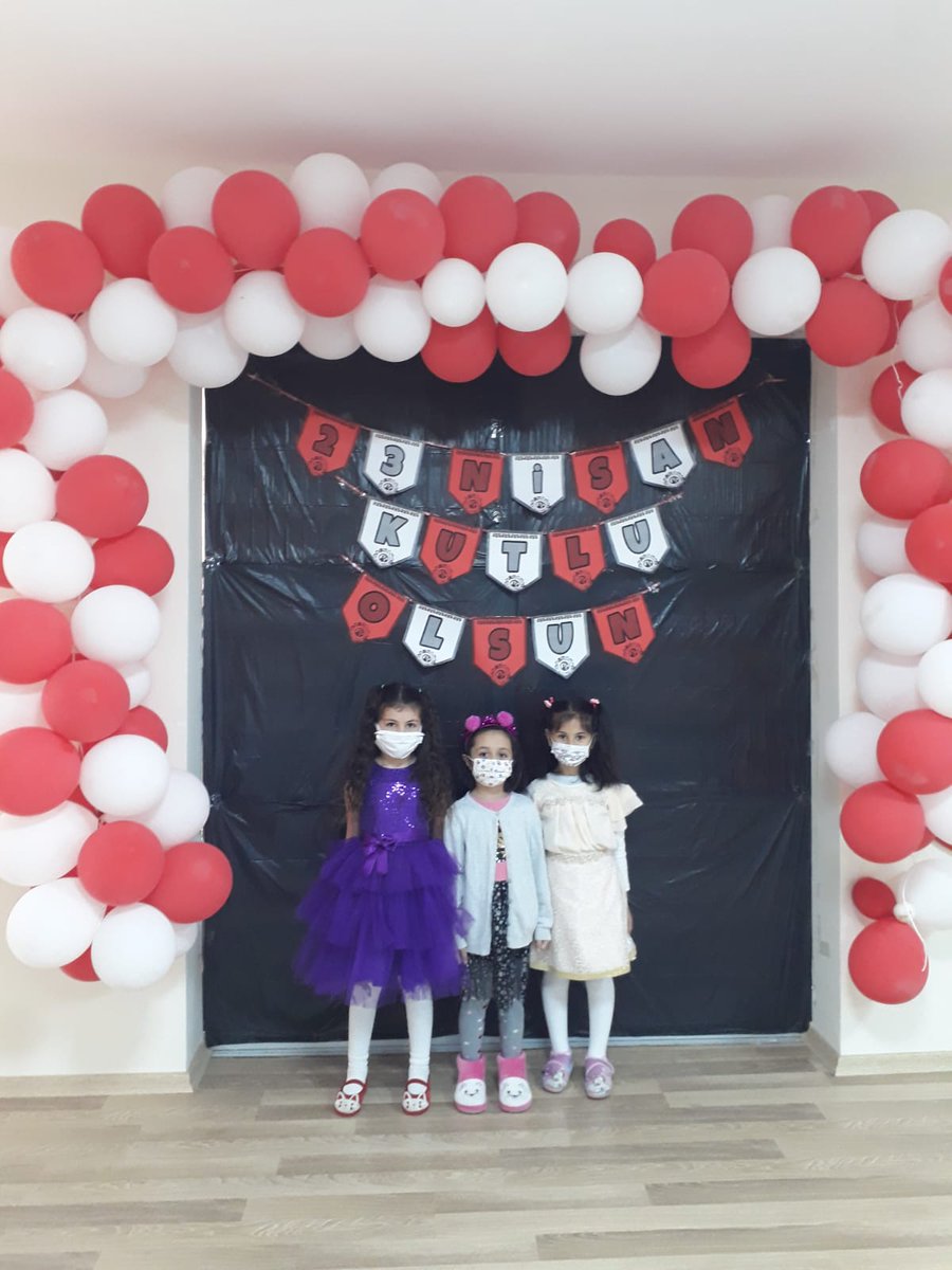msozlknanaokulu's tweet photo. Bir çocuk kadar güzel şey yoktur, başını göğe doğru kaldıran. 101. Yıl dönümünde 23 Nisan Ulusal Egemenlik ve Çocuk Bayramınız Kutlu Olsun. https://t.co/AsIRVrDEsS