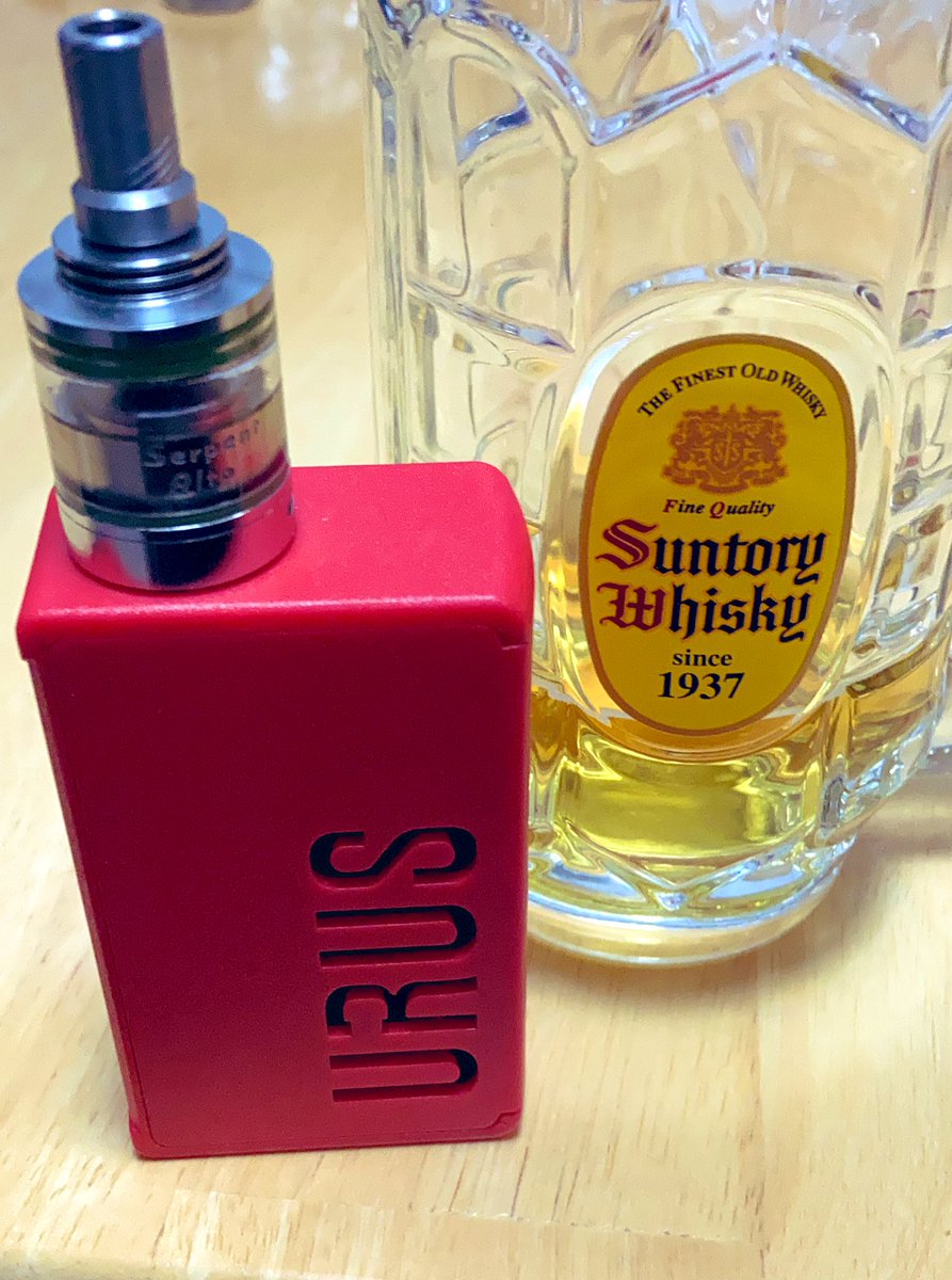 R0cketmanShow's tweet photo. 今週もお疲れ様でした。
謎のmod URUSで晩酌😊
中身が適当なのか、他のテクmodより制御がおかしい。
軽くて安いのだけが利点w
#vape #URUS #hiliq #funtaorange https://t.co/yC2MSlE1TT