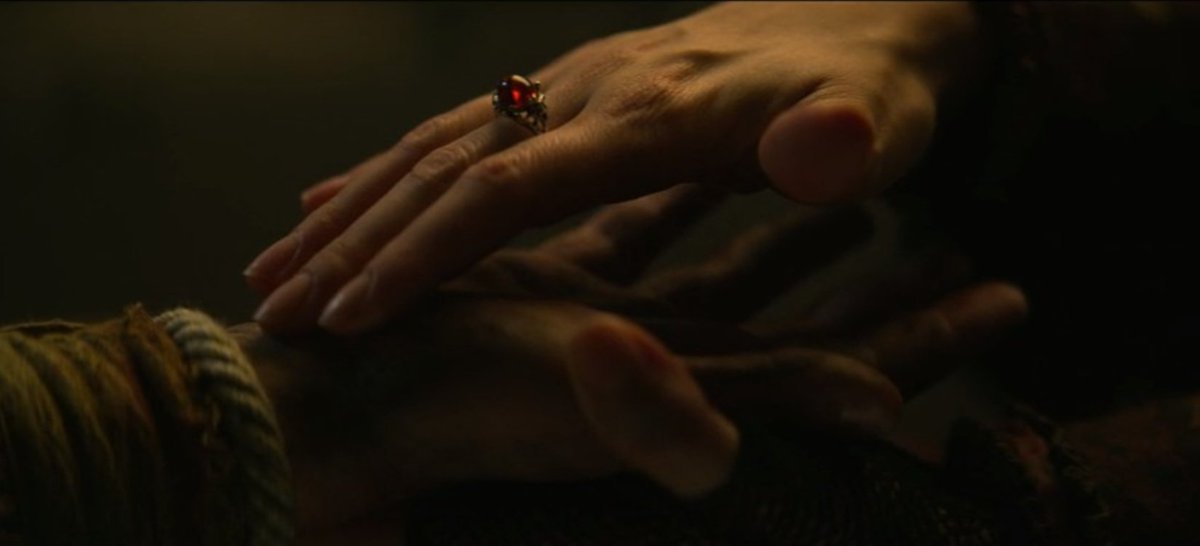  #sab ...The Heartrender from the previous episode wasn't actually Nina, right? I don't know yet...Anyway, I find it interesting that they chose to focus on a ring in that scene, where she comforts Alexei to draw out his secret, and again here, where we know Alina...