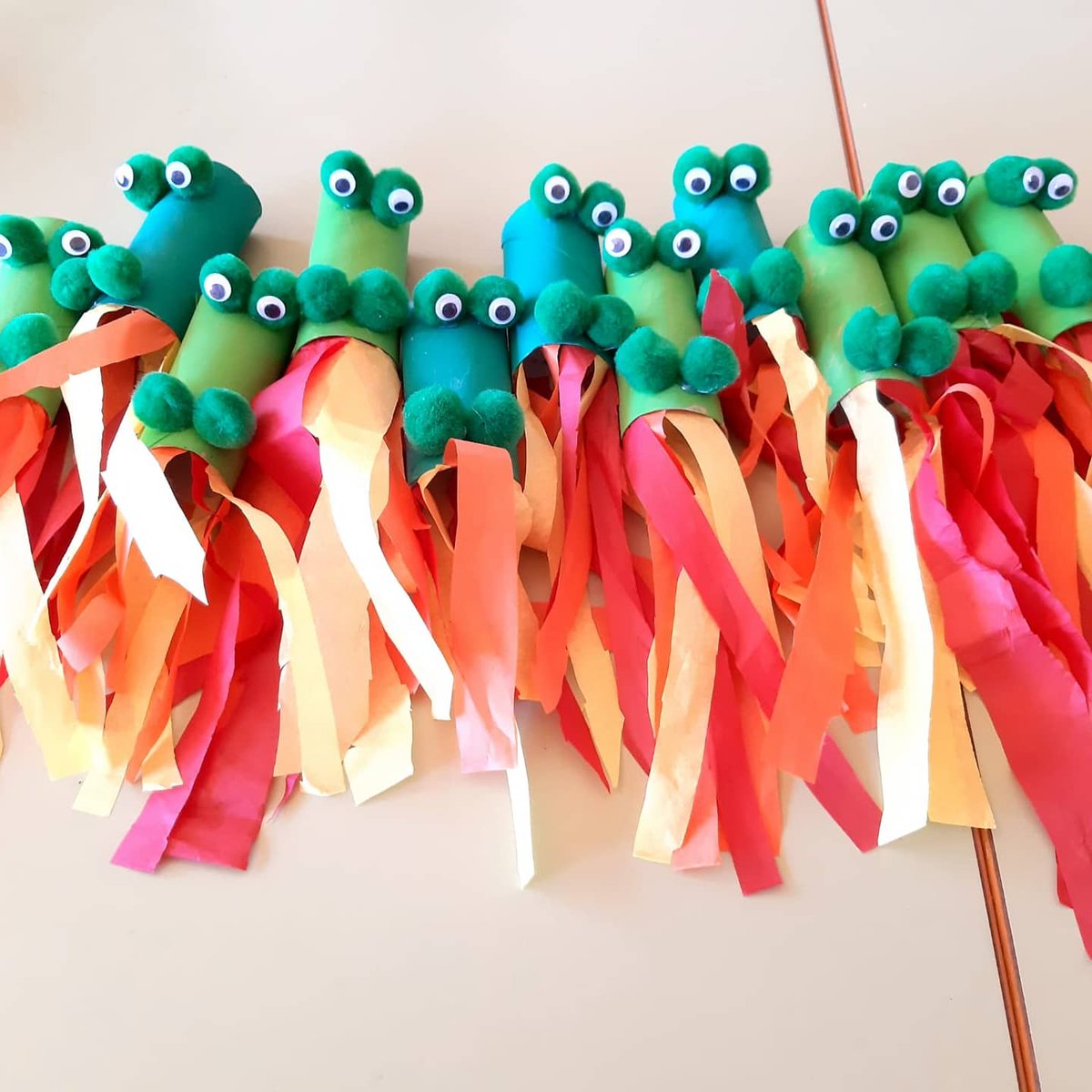 olivarvell's tweet photo. #SantJordi2021 a l'escola. Feliç Diada!!!! 😊 😊 😊 https://t.co/l20esCwmBU