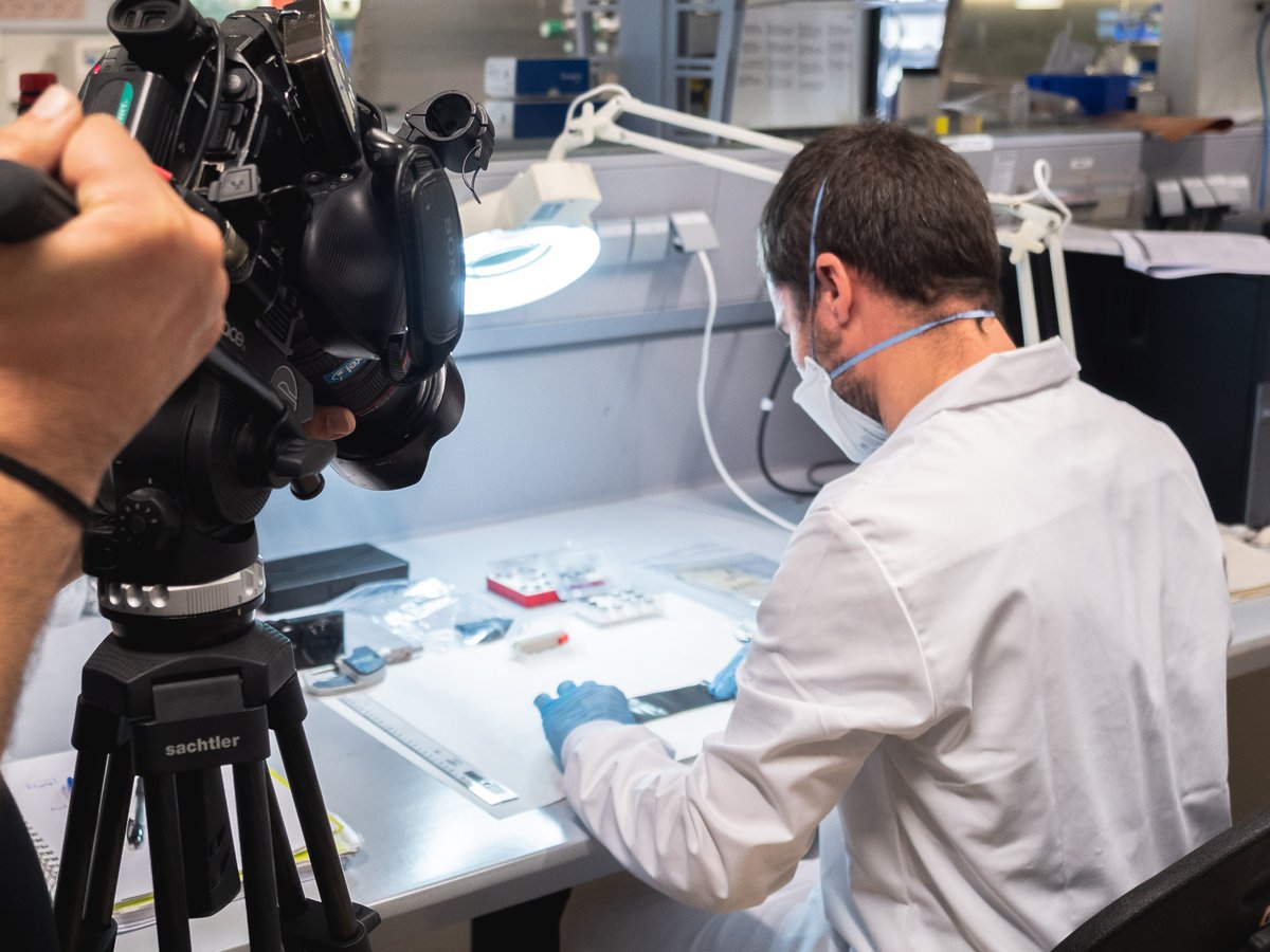 energigune_brta's tweet image. Hoy en CIC energiGUNE hemos recibido a un equipo de @ElhuyarZientzia para grabar un vídeo para @Teknopolis_etb sobre #almacenamientodeenergía en @brta_eus junto con @IKERLANofficial y @CIDETEC_. ¡Estad atentos porque pronto podréis verlo!