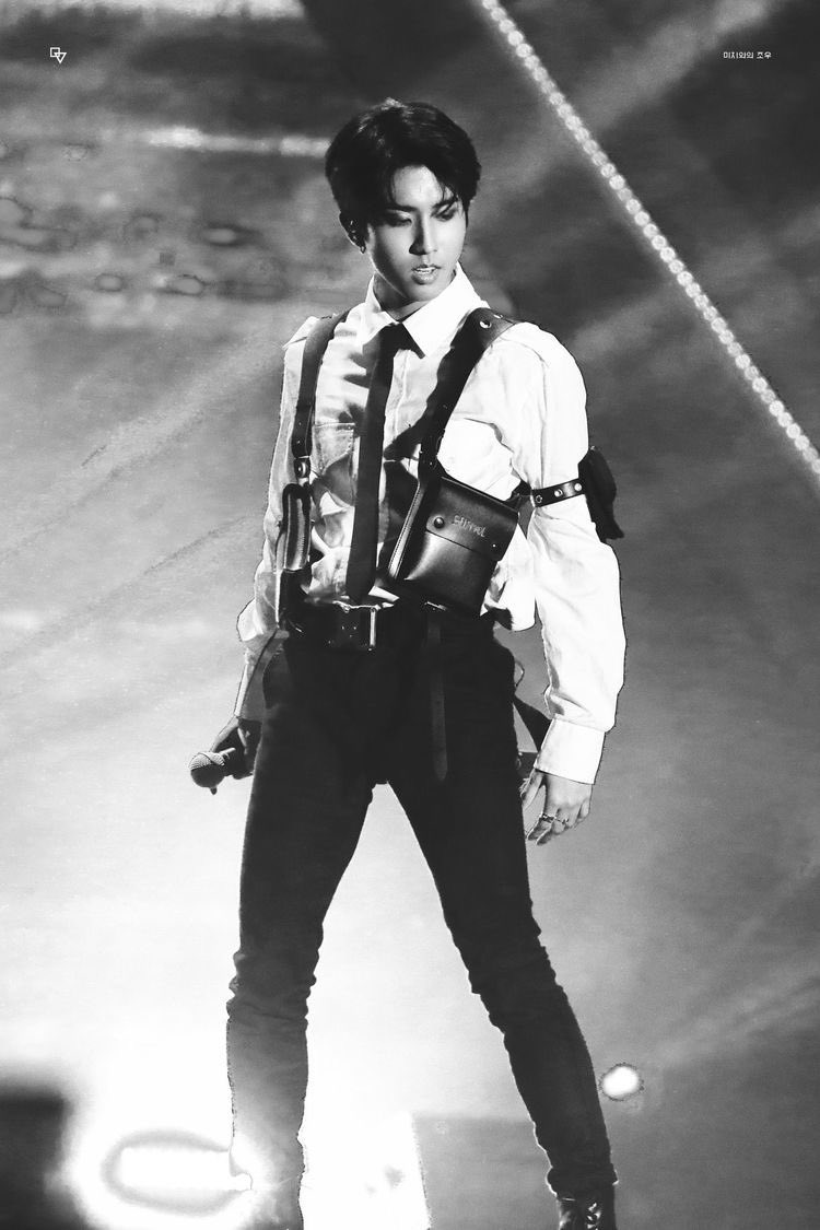 ー the black & white filter was invented for han jisung only : a needed thread ★彡