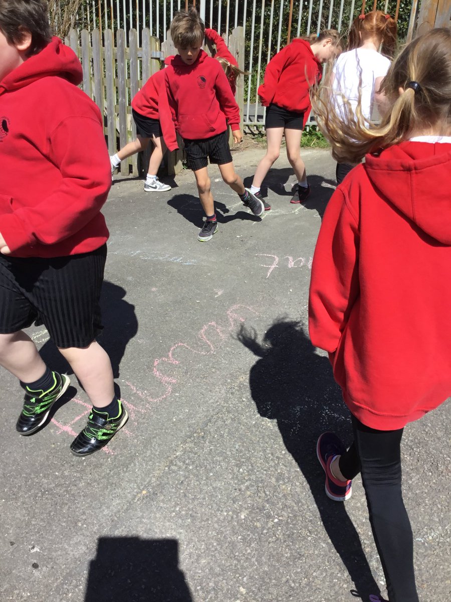 WoolacombeSch's tweet image. More revisiting and practising NOUN types linked to an amazing text. #thefanbrothers #Thebarnabusproject #seal #mindfulness #nobullying #goodtobekind #goodtobedifferent