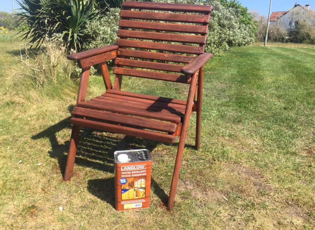 palacechemicals's tweet photo. This weekend is set to be another scorcher, so we have turned our attention to patio furniture! Whether you are seeking up revamp tired wooden seating or a garden bench, our range of products are the ideal solution! #woodpreservative #woodstain #professionalschoice https://t.co/x6xODqDRqy