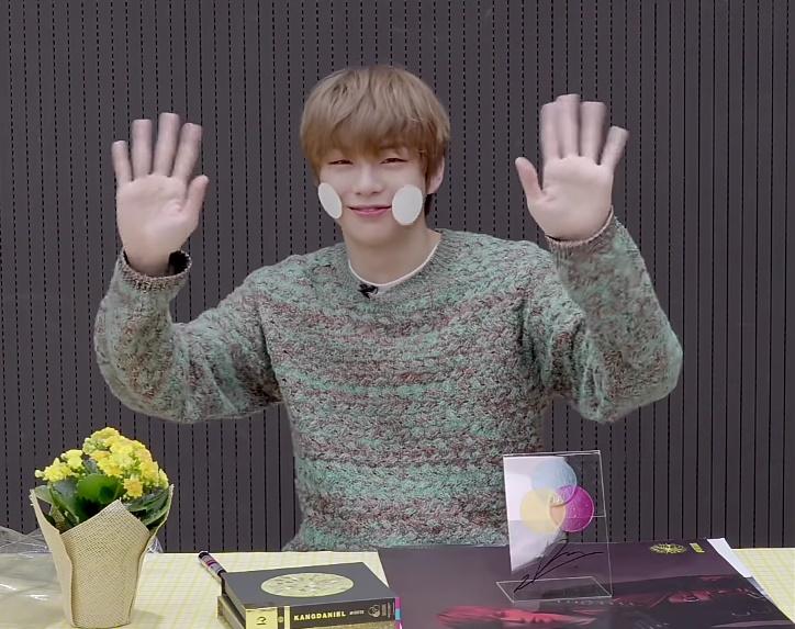Danity_Forever's tweet photo. Under Kang Daniel name, we share our sustenance to 100 the villagers who can't afford their Iftar food ^^

شهر  رمضان المبارك سعيد. تقبل الله أعمالنا 💛

@konnect_danielk
#positivemakespositive
#강다니엘 #KANGDANIEL https://t.co/zhVLNhRVWt