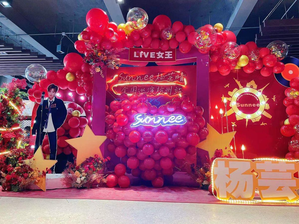FcSunnee's tweet photo. #SunneeLivehouseSupport 
#Sunnee 

โปรเจค support ของซันนี่ สำหรับงานไลฟเฮ้าส์ที่ Hangzhou ค่ะ 

1. ซุ้มดอกไม้ของบ้านใหญ่ - ธีมในงานนี้เป็นเรื่องราวของซันนี่ตั้งแต่เด็กจนโตค่ะ https://t.co/bJZsK8Btml