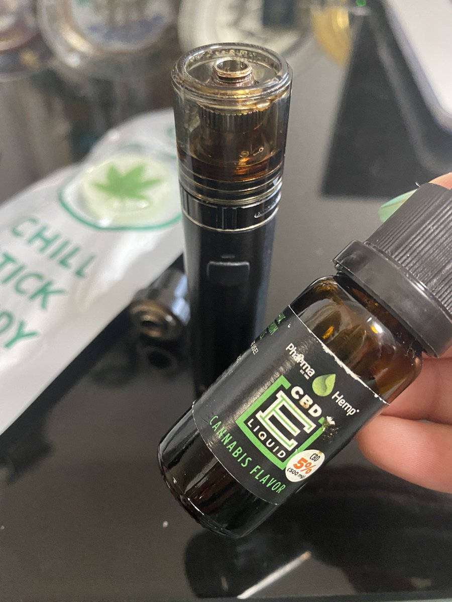 vibes___420's tweet photo. 今日のCBD VIBES🌿
今回は爆煙タイプの #fog1 ちゃんに
“Cannabis flavor”の #CBDリキッド をいれてみました🧚♂️✨
お味の方は…??🤩 https://t.co/xAy1k3mIey