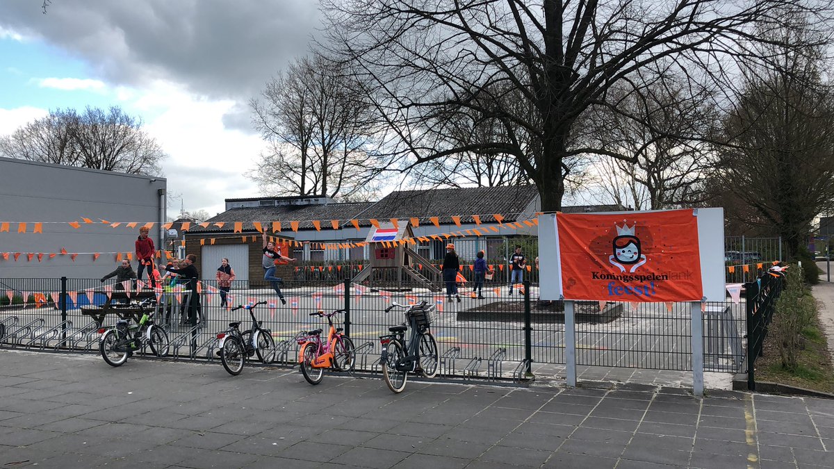 SpringplankLeek's tweet photo. Veel plezier tijdens “klein maar ook heel fijn!” #koningsspelen https://t.co/ZNmpN0P4zj