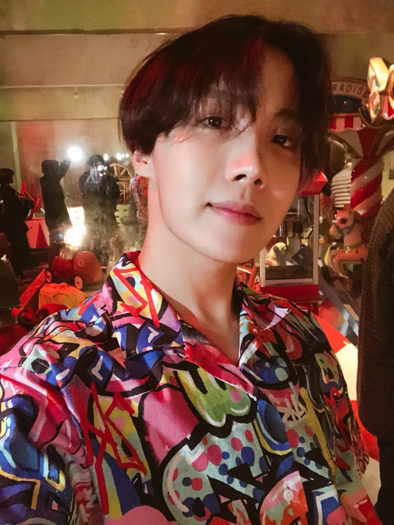 wouldn’t be the first time we have Hoseok in a colorful shirt but jamais vu is real i’m telling you